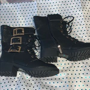 ✨BLACK BUCKLE COMBAT BOOTS✨